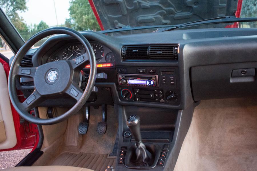 Торпедо BMW 325 Sedan (E30) 1988 года  (фото 42 из 58)